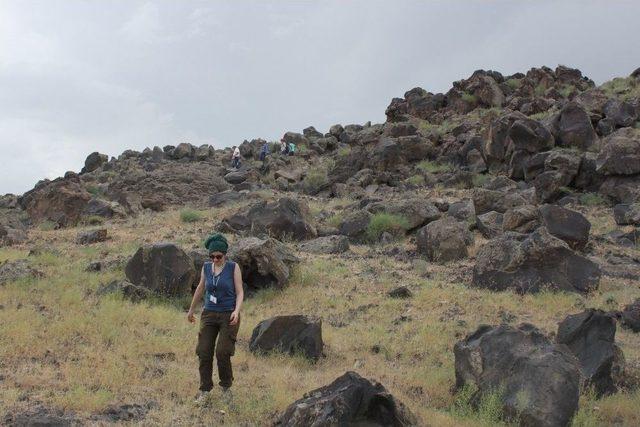 Kafkas Üniversitesi Araştırmacıları Aras Boyalıları Kültürü’ne Ait Yerleşim Yerinin İzlerine Ulaştı 1