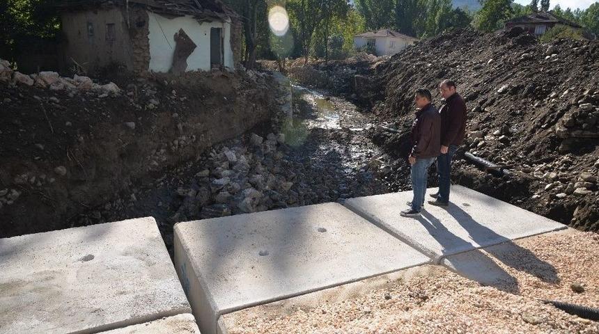 S&ouml;ğ&uuml;t Bağlantı Yolu Ve Dere Islahı &Ccedil;alışması