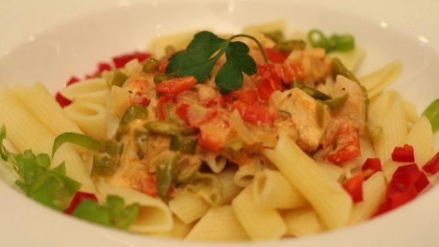 Kremalı tavuklu makarna nasıl yapılır?