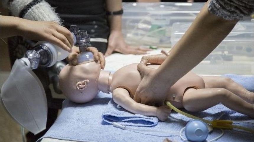 Artan Bebek &Ouml;l&uuml;mlerine Karşı Yeni Doğan Canlandırma Eğitimi