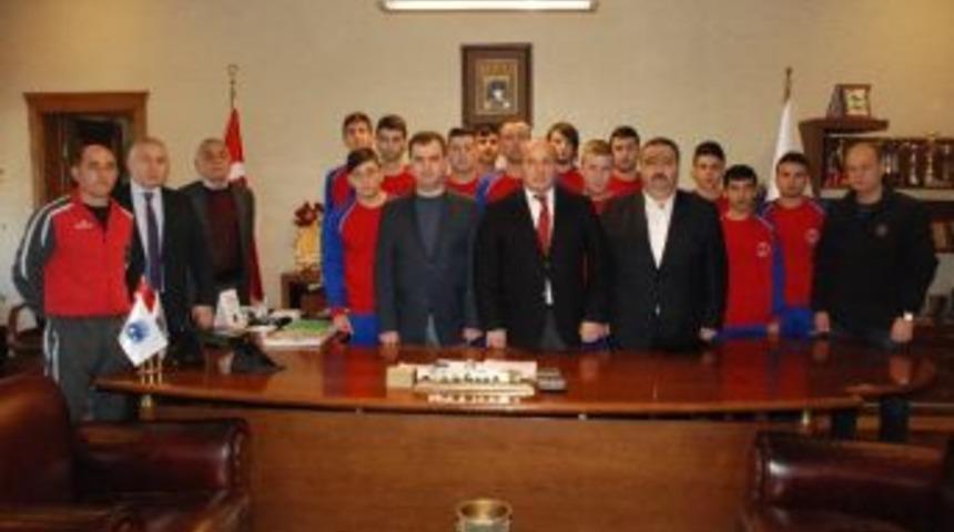 Arslan&rsquo;dan Taşk&ouml;pr&uuml;sporlu Voleybolculara Tam Destek