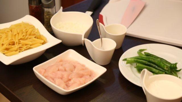 Kremalı tavuklu makarna yapmak için gerekli malzemeler nelerdir?