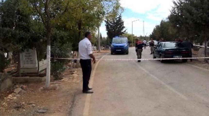 Mezarlıkta T&uuml;fekle Intihar Etti