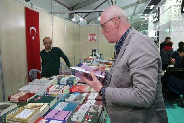 Başkan Kurt Kitap Fuarını Ziyaret Etti 1