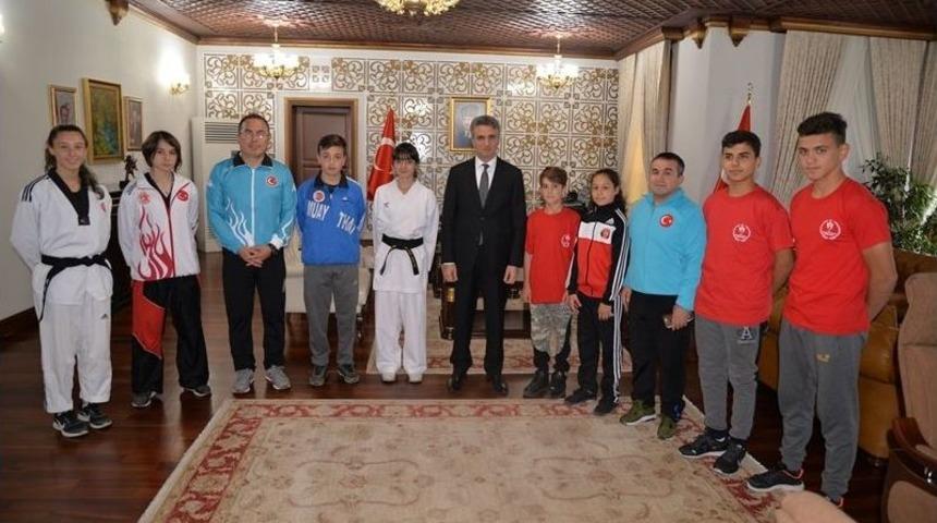 Amat&ouml;r Sporculardan Vali Baruş&rsquo;a Ziyaret
