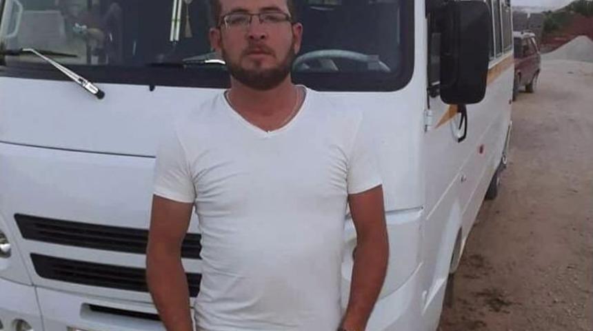 Otomobil, Öğrenci Almaya Giden Servise Çarptı: 1 Ölü, 1 Yaralı