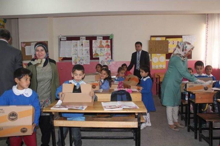 Kaymakam Uzan’dan Öğrencilere Oyuncak G1