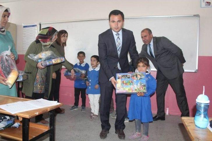 Kaymakam Uzan’dan Öğrencilere Oyuncak G4