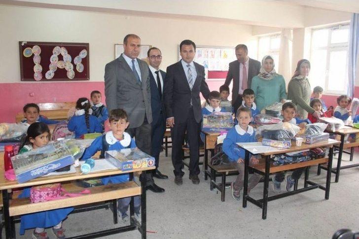 Kaymakam Uzan’dan Öğrencilere Oyuncak G5