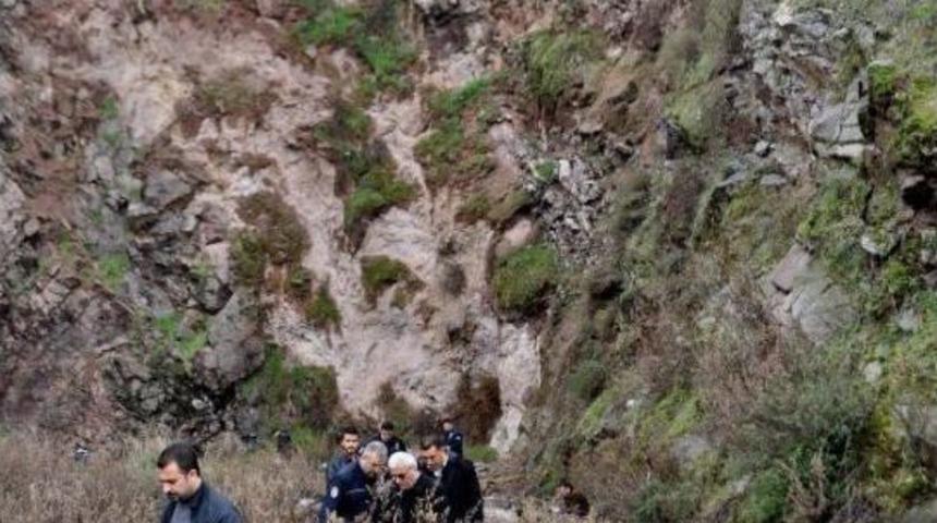 Bunalıma Giren Helin, U&ccedil;urumda Intihar Etti