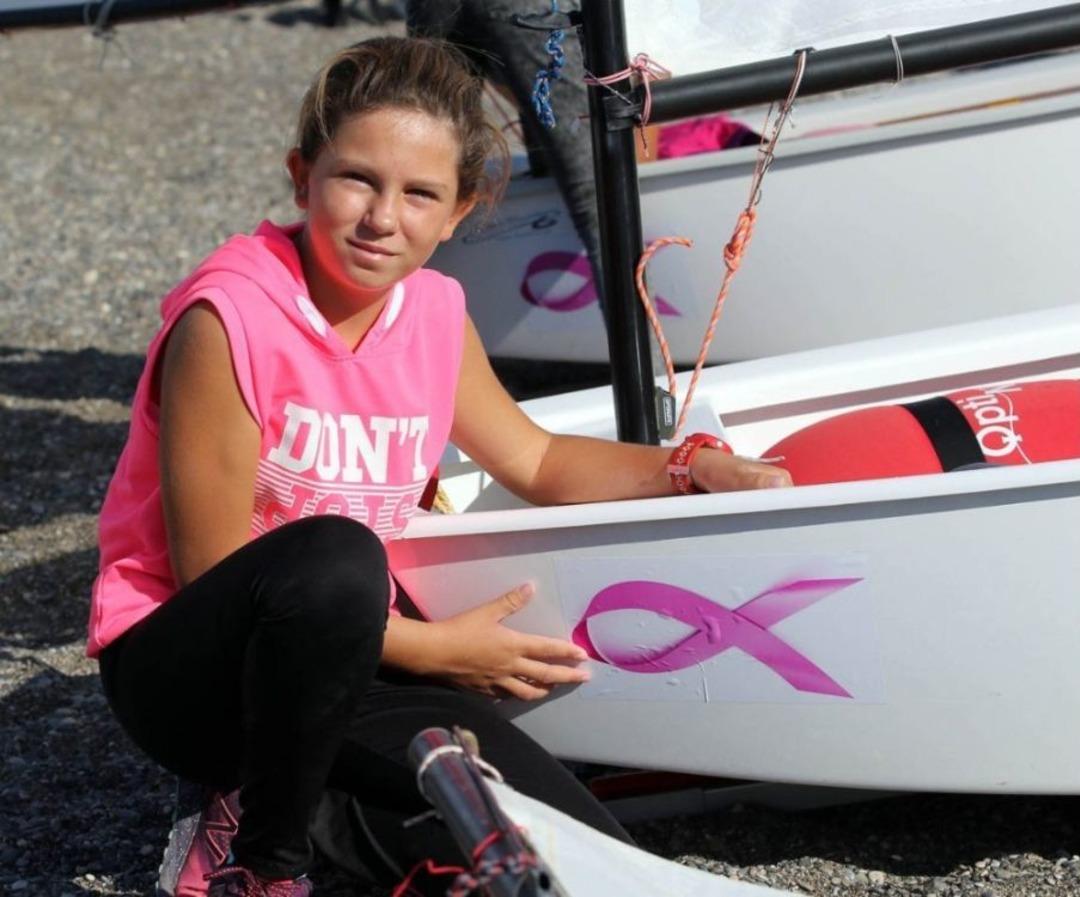 Pembe Kurdeleli Yelkenciler Meme Kanserine Dikkat &Ccedil;ekti