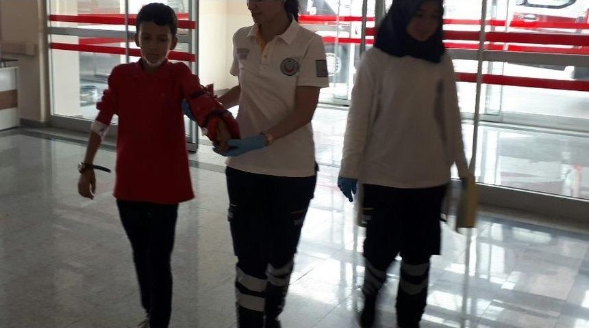 Merdivenlerden D&uuml;şen &Ouml;ğrenci Yaralandı