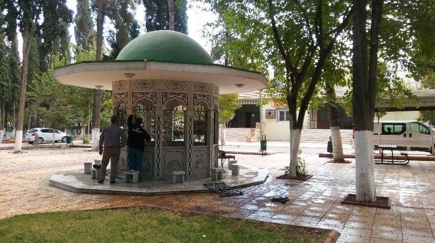 Mezarlıktaki Şadırvanın Musluk Ve Fıskiyesi &Ccedil;alındı