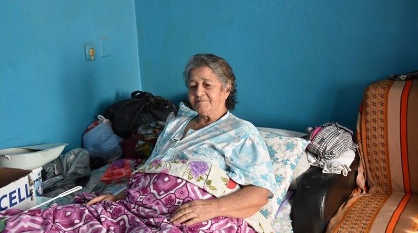 Alaşehir Belediyesinden Yaşlı Kadını Sevindiren &Ccedil;alışma