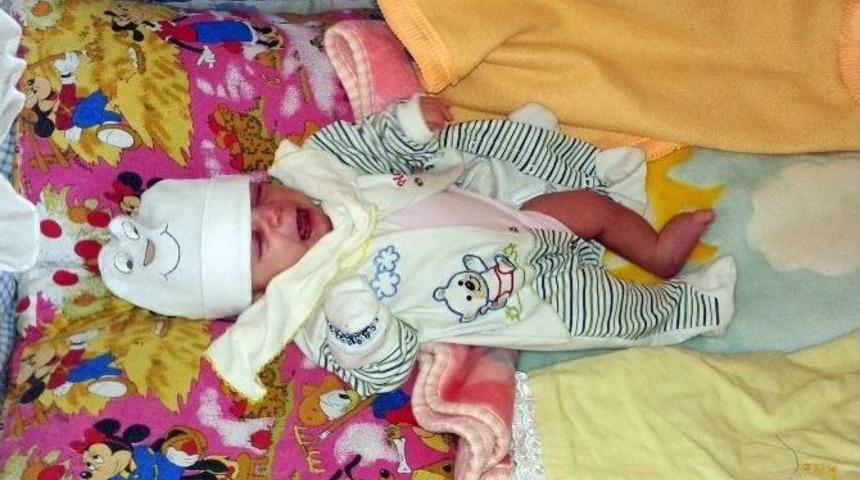 Hastanede Bebeklerin Karıştığını İddia Etti