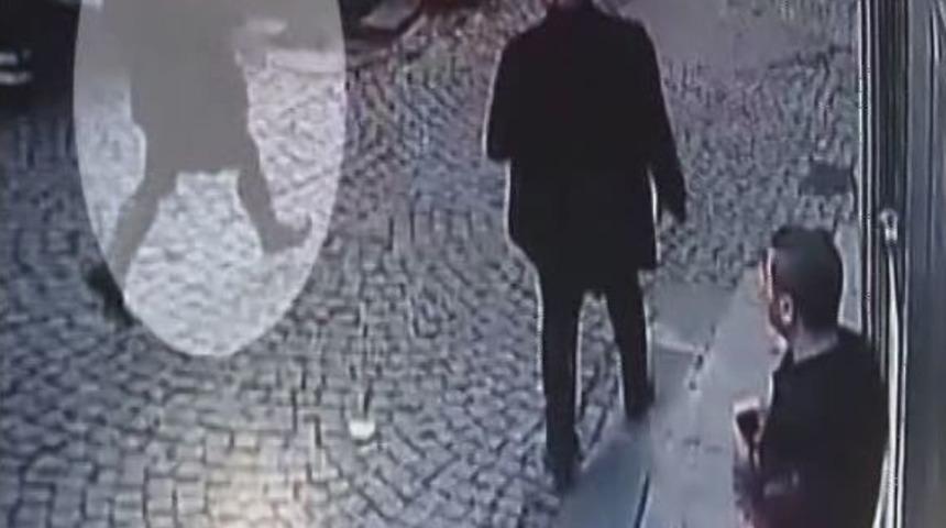 Kadın Saldırganın Ka&ccedil;ma Anı Kamerada