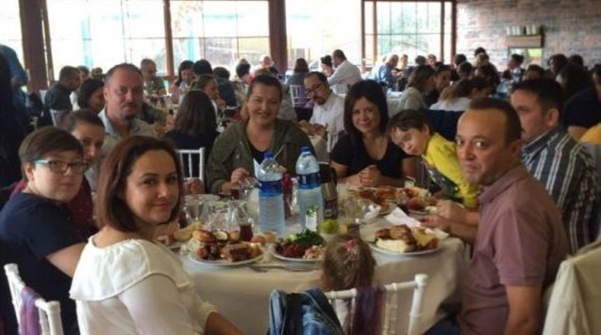 Çekirdek Aileydiler, Değişim’le Kocaman Aile Oldular