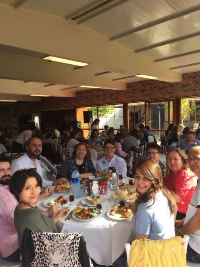 Çekirdek Aileydiler, Değişim’le Kocaman Aile Oldular