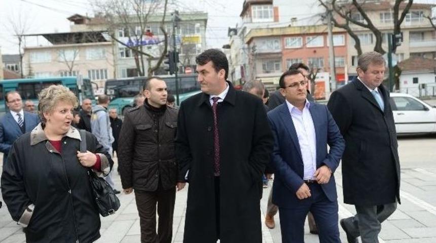 D&uuml;ndar H&uuml;rriyet Mahallesi&rsquo;ni Gezdi