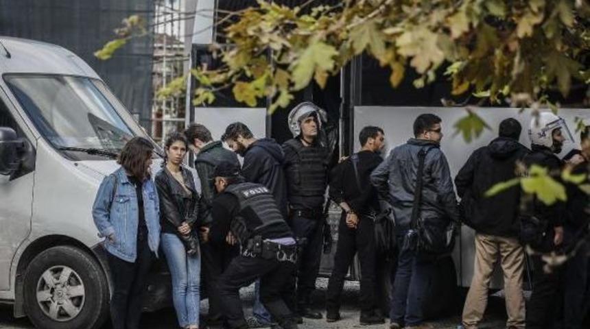 İstanbul &Uuml;niversitesi'ndeki 10 Ekim Anmasına Polis M&uuml;dahalesi (Geniş Haber)