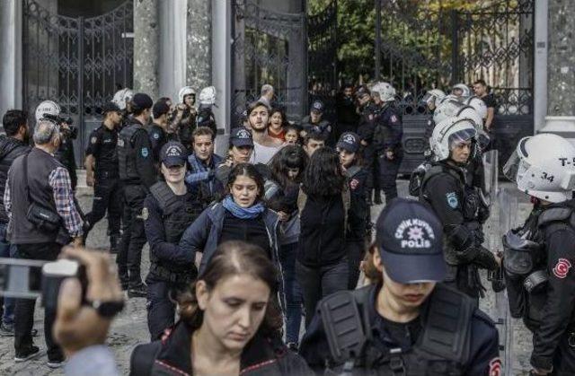 İstanbul Üniversitesi'ndeki 10 Ekim Anmasına Polis Müdahalesi (Geniş Haber)