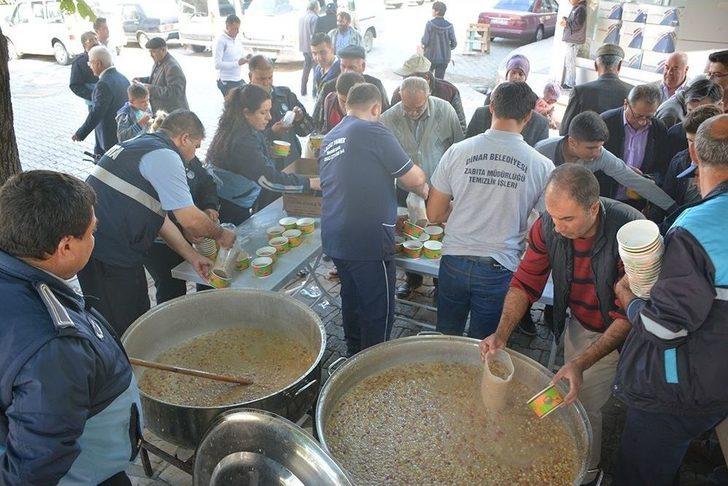 Dinar Belediyesi Vatandaşlara Aşure Dağıttı G1