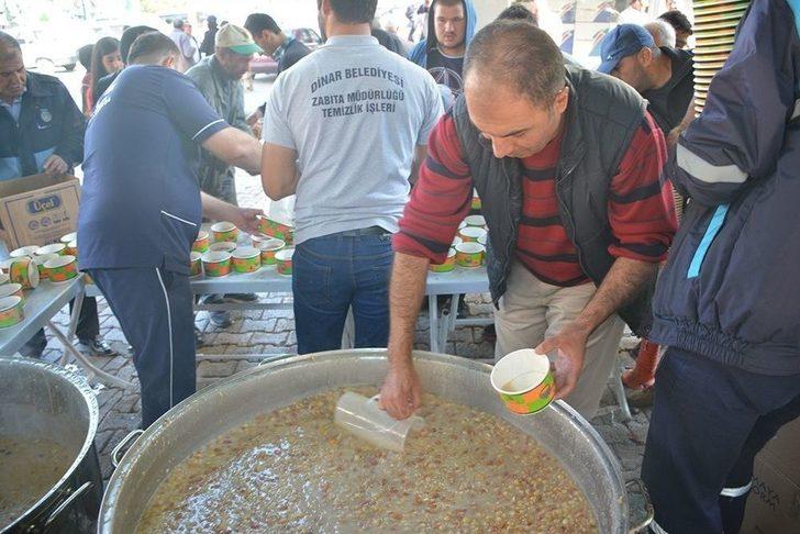 Dinar Belediyesi Vatandaşlara Aşure Dağıttı G5
