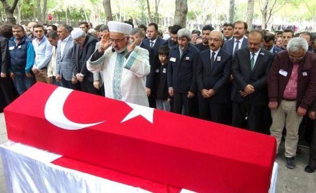 Kaza Kurşunuyla Şehit Olan Asker, Konya'da Toprağa Verildi