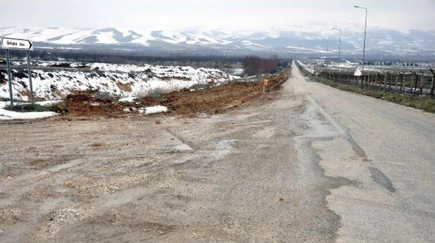 Büyükşehir Belediyesi Akçadağ’da Grup Yolunu Genişletiyor