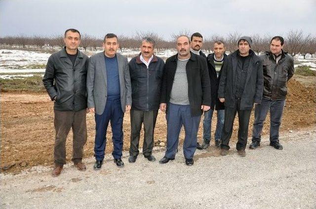 Büyükşehir Belediyesi Akçadağ’da Grup Yolunu Genişletiyor