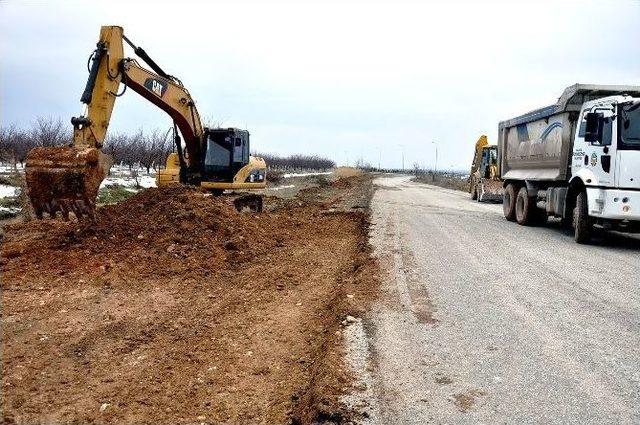 Büyükşehir Belediyesi Akçadağ’da Grup Yolunu Genişletiyor