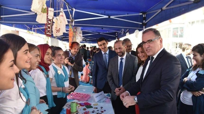 Belsa Plaza &Ouml;n&uuml;nde &Ouml;ğrenme Şenliği