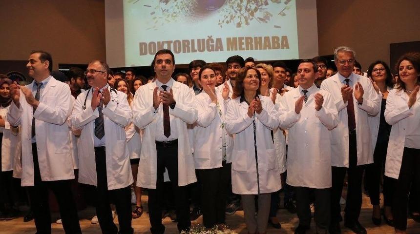 Doktor Adayları Beyaz Önlük Giydi