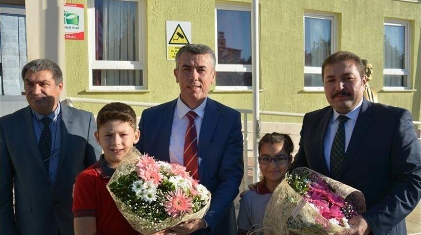 Edremit Kaymakamı, Gezmedik Okul Bırakmadı