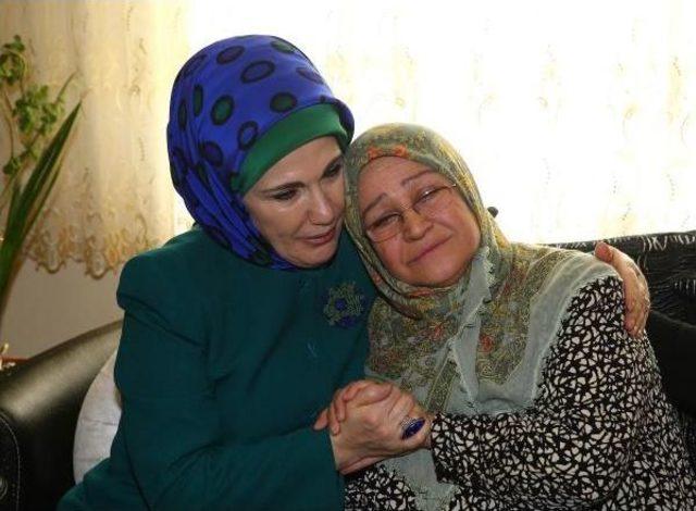 Emine Erdoğan, Şehit Ailesi Ve Huzurevini Ziyaret Etti