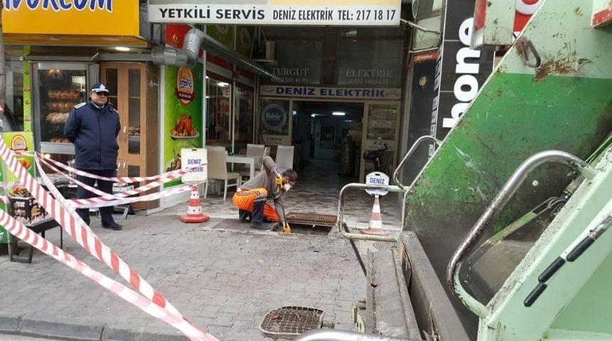 &Ccedil;&ouml;pl&uuml;k Haline Gelen Bodrumdan Hayvan Kafatası &Ccedil;ıktı