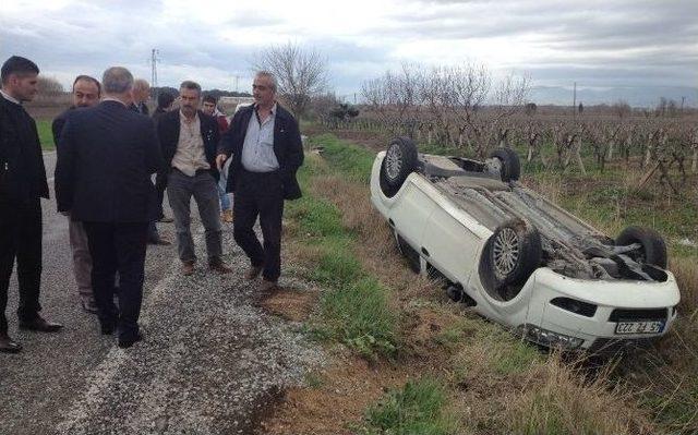 Kaza Yapan Sürücünün Yardımına Belediye Başkanı Koştu