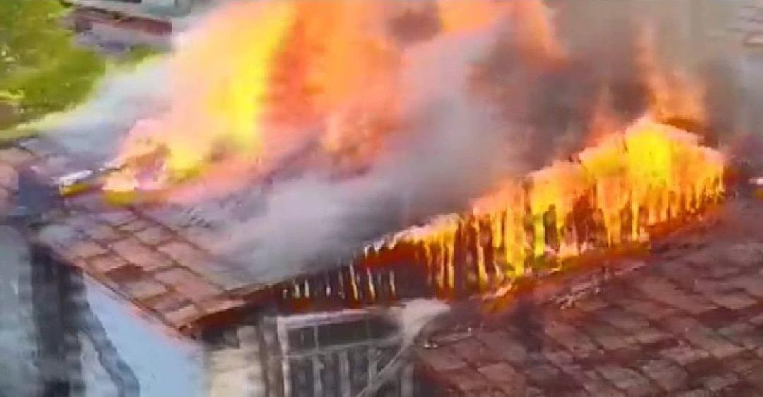 Bacadan &Ccedil;ıkan Yangın, Kış Arefesinde 3 Kişilik Aileyi Evsiz Bıraktı