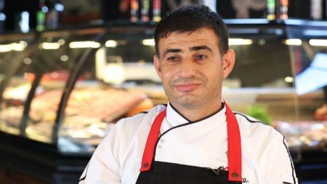 Dana incik nasıl bir ettir?