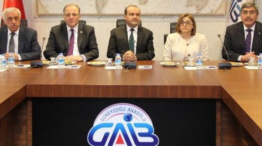 G&uuml;mr&uuml;k Ve Ticaret Bakan Yardımcısı Metin, Gaziantep&rsquo;te