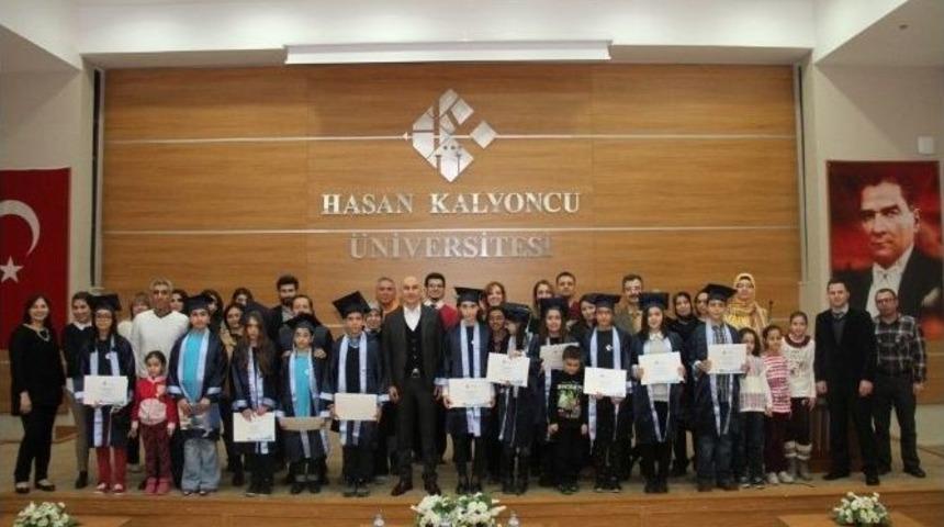 Hk&uuml; 4. D&ouml;nem &Ccedil;ocuk &Uuml;niversitesi Mezuniyet T&ouml;reni Yapıldı