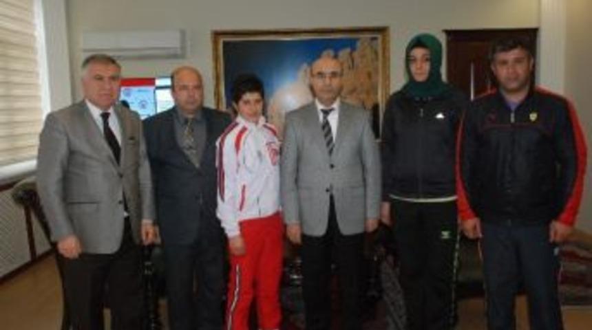 Şampiyon Bayan Boks&ouml;r&rsquo;den Vali Demirtaş&rsquo;a Ziyaret