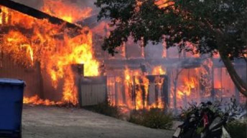 Kaliforniya&rsquo;Daki Yangın S&uuml;r&uuml;yor, &Ouml;l&uuml; Sayısı 11&rsquo;E Y&uuml;kseldi