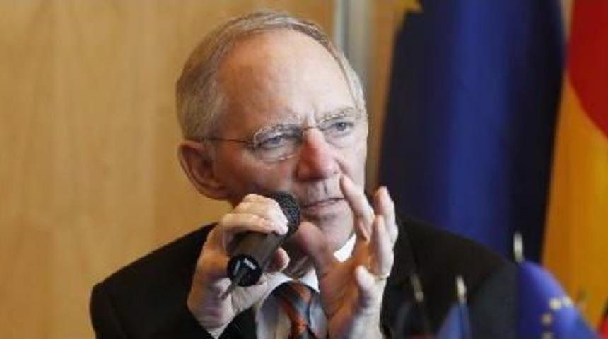 Alman Maliye Bakanına 100 Euro S&uuml;rprizi