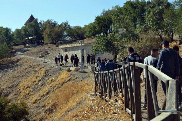 Ahlatlı Öğrenciler, Van’daki Tarihi Ve Kültürel Mekanları Gezdi