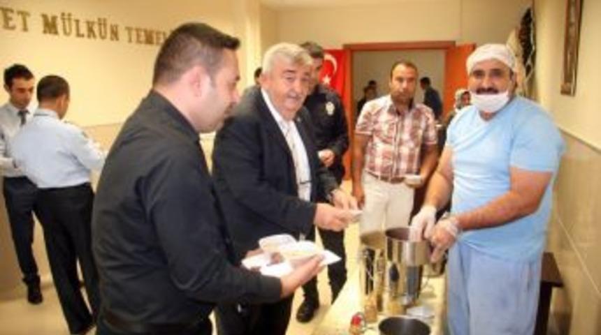 Adliye Personeli Aşure İkramı