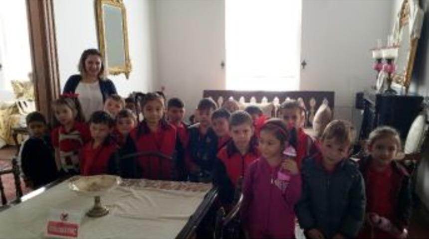 Minik &Ouml;ğrencilerin M&uuml;ze Keyfi