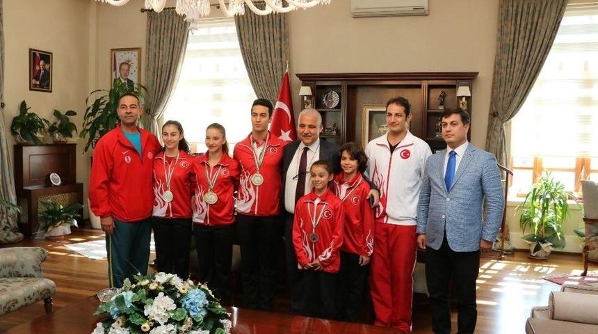 Vali G&uuml;ven&ccedil;er&rsquo;den Altın &Ccedil;ocuklara Bisiklet