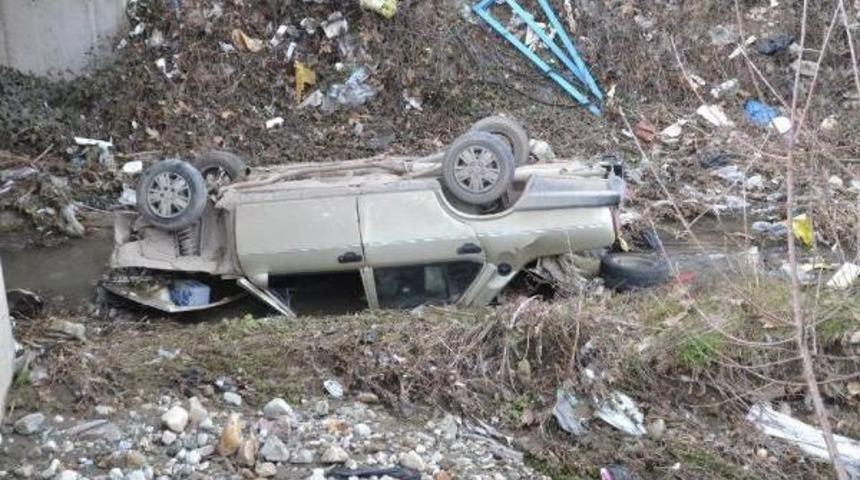 K&ouml;pr&uuml;den Dereye U&ccedil;an Otomobilden Burnu Kanamadan &Ccedil;ıktı