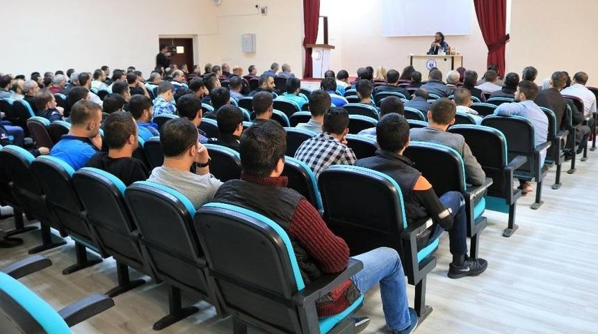 &Uuml;nl&uuml; Yazar Sinan Yağmur Cezaevinde Mahkumlarla Bir Araya Geldi